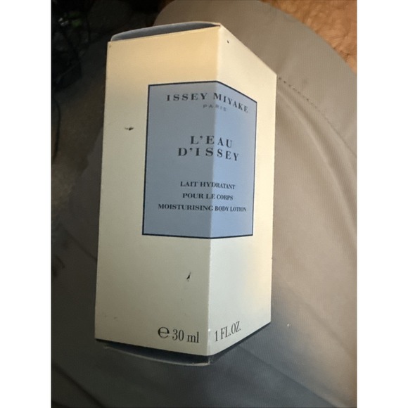 Issey Miyake L'eau D'Issey Moisturizing Body Lotion 30ML 1 Fluid Oz (29 Pieces ) - Picture 1 of 4
